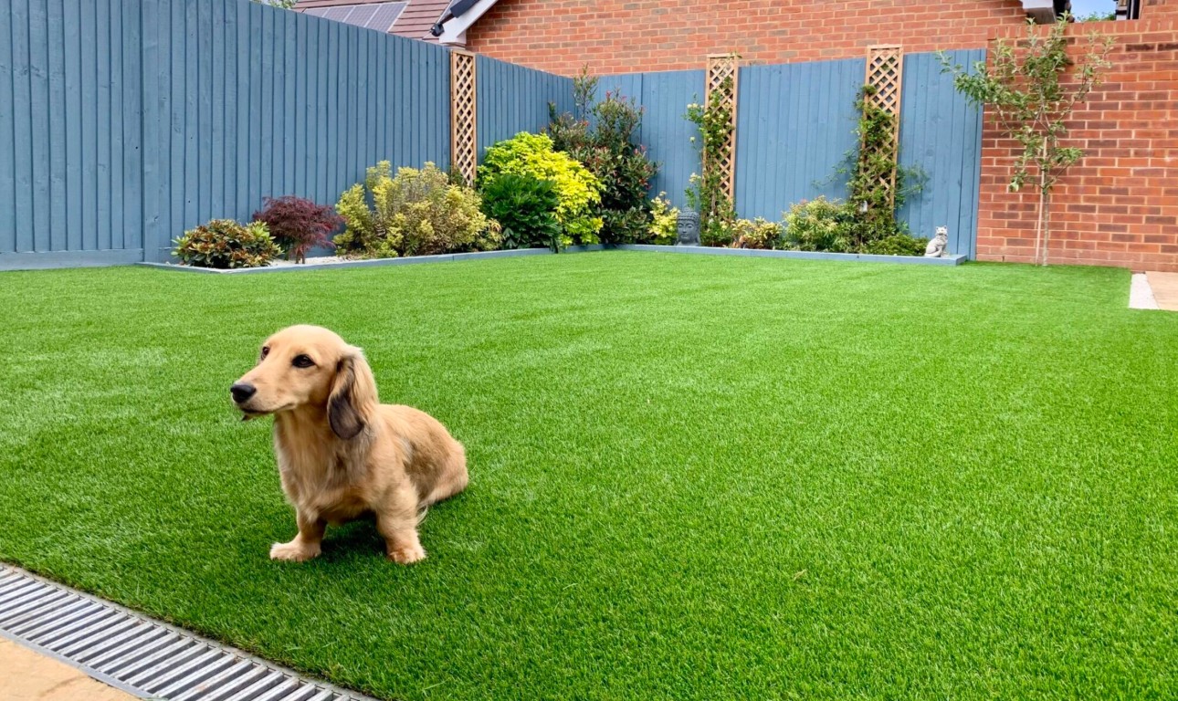 Mud-free artificial grass lawn perfect for pets and kids in Bloomington, IN